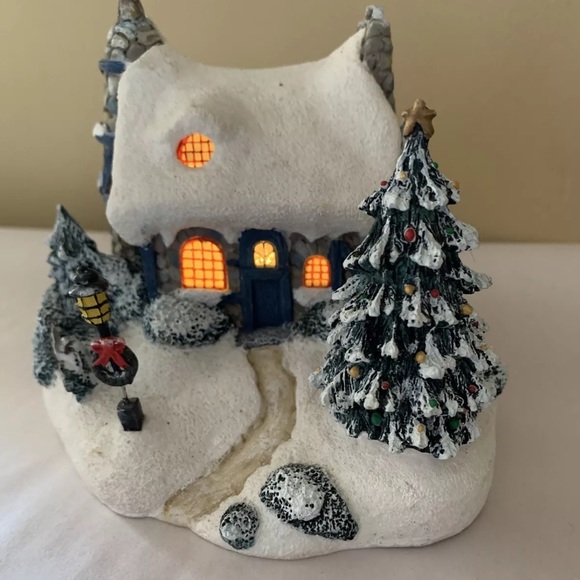 Thomas Kinkade Lighted Cottage Christmas house